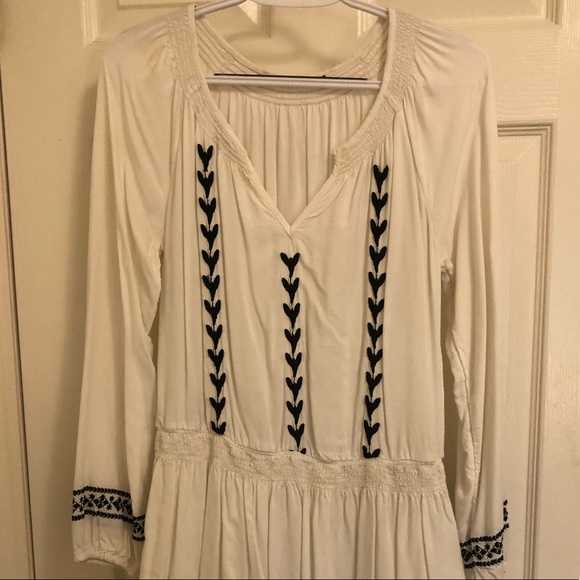 Long Sleeve Dress w/ embroidery - Picture 2 of 4